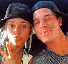 Elisabeth Yates's Instagram, Twitter & Facebook