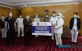 Yang pertama terdiri dari pabrik perlengkapan dan penawaran perawatan kesehatan dan penyedia perawatan kesehatan, termasuk distributor produk perawatan kesehatan, penyedia layanan perawatan kesehatan dasar. Bernama 3 285 Pembantu Perawatan Kesihatan Terima Baucar Sempena Aidilfitri