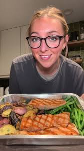 Yall the salmon one is SO GOOD RUNNNNN #salmon #wholefoods  #wholefoodsfamilymeal #wholefoodsmealprep #mealprep #healthymealprep  #healthycooking #lifehack @Whole Foods Market @kayla lee @TRUFF