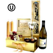 Congrats on getting an invite to a passover seder! Passover Gift Baskets International Delivery Service