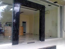 Pintu dan partisi kaca tempered disebuah gedung kantor. Terpopuler 40 Foto Pintu Kaca Tempered