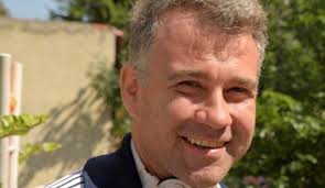 Orbán viktor felesége, lévai anikó, az ökumenikus segélyszervezet jószolgálati nagykövete gyújtotta meg az első gyertyát a segélyszervezet adventi koszorúján. Filmhu A Magyar Moziportal