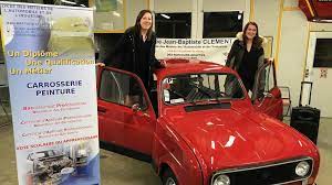 Conjuguer le verbe faire à indicatif, subjonctif, impératif, infinitif, conditionnel, participe, gérondif. Une Renault 4l Remise A Neuf Par Les Etudiants Du Lycee Jean Baptiste Clement De Sedan Pour Le 4l Trophy