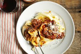 Sie liebt die ganze familie liebt und ihre zubereitung ist ein kulinarisches bauwerk: Best Beef Ragu With Pappardelle Recipe Travel Food People