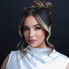 Alexis Merritt's Instagram, Twitter & Facebook