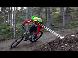 Mit Dem Mtb Anlieger Sauber Durchfahren Tipps Vom Fahrtechnik Profi Youtube In 2020 Mtb Anlieger Fahren