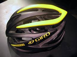 Vorresti sapere dove conviene comprare casco giro? Giro Livestrong Helmet Off 74 Felasa Eu