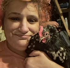 Gucci the dog protects its puppy