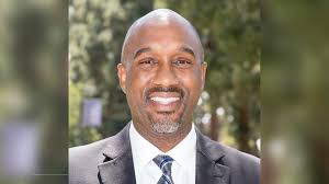 Kenneth Brown's Instagram, Twitter & Facebook