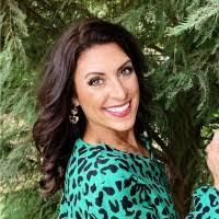 Lou Ivey's Instagram, Twitter & Facebook