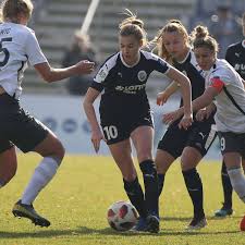 Wolfsburg verkürzt rückstand auf den fc bayern. Frauenfussball In Deutschland Kampft Gegen Den Bedeutungsverlust Fussball