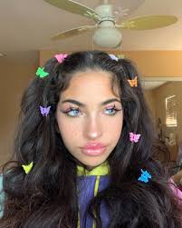 Add a pop of color with the latest hair accessories. Pin By Sarah On My Favs Hair Styles Aesthetic Hair 2000s Hairstyles