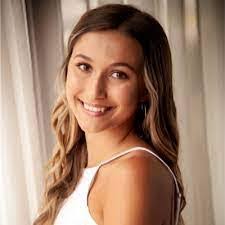 Hilary Meek's Instagram, Twitter & Facebook