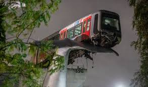 • cahaya yang bergerak lurus kelihatan bererak dari sumber cahaya. Ekor Paus Berhasil Selamatkan Kereta Bawah Tanah Dari Kecelakaan Dahsyat Uss Feed