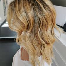 This rose gold balayage for brown hair, created by @chshairartist, gives a rosy, deep champagne shine that is both trendy and traditional. Balayage Erfurt Nexxt Hair Project Die Farbspezialisten
