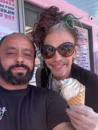Steven Tyler stops by for Dave's coffee ice cream