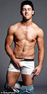 Nick jonas calvin klein calvin klein men nick jonas shirtless shirtless men nick jonas underwear mark wahlberg calvin klein lo más hot de nick jonas antes de que se nos case. Nick Jonas Mimics Mark Wahlberg S 1992 Calvin Klein Poster Daily Mail Online