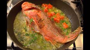 Scorfano alla bersagliera (4 persone) pulite uno scorfano da 1 kg e lavatelo, asciugatelo ed come sceglierlo e conservarlo la freschezza dello scorfano rosso viene segnalata dall'intenso. Scorfano In Padella Youtube