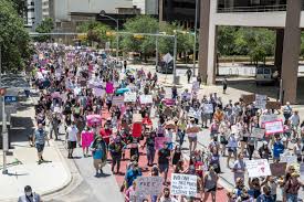 1 day ago · a texas law banning most abortions went into effect wednesday after the supreme court did not respond to an emergency appeal to block its enforcement. Wfpecde1lcrj2m