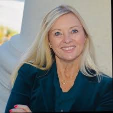 Dana Mareshie's Instagram, Twitter & Facebook