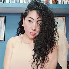 Siguiendo la misma línea temática de sus trabajos anteriores (Perfume de  violetas y La niña en la piedra), Maryse Sistach cierra esta trilogía sobre  la violencia de género con POLE DANCE (2022). ___