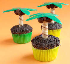 I love pool parties and beach themed parties and these simple summer beach themed cupcakes are perfect for summer parties. Beach Party Cupcake Ideas Its The Toppers Coastal Decor Ideas Interior Design Diy Shopping