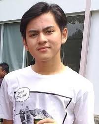 10 anak artis ini tumbuh jadi pemuda ganteng mempesona. 29 Ide Rey Bong Di 2021 Foto Selebriti Smp Selebritas