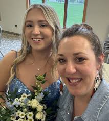 2024 MHS Grads Honor Their Moms