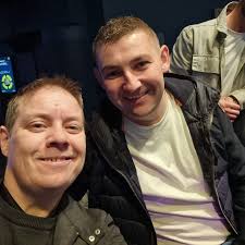 Hi does anybody know where I can go and get business cards printed today  please 😊