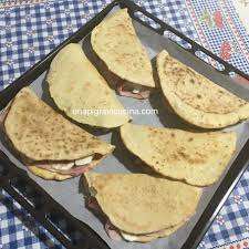 Piadina Fatta In Casa Con Olio Di Oliva Una Pigra In Cucina