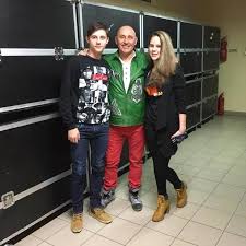 Szarvas józsef, becenevén josh magyar énekes, producer és dalszövegíró. Egyszerre Lett Apa Es Nagyapa A Magyar Szinesz Kozel A 60 Hoz Szuletett Kislanya Hazai Sztar Femina
