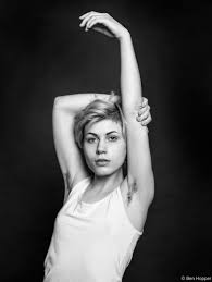 13 Women Who Will Change The Way You View Body Hair And Beauty Standards Stil Siyah Ve Siyah Beyaz