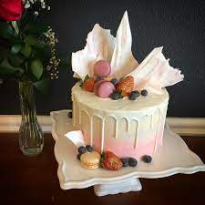 Beautiful Pink And White Drip Cake Chocolate With Vanilla Buttercream And Strawberries White Chocola Drip Cakes Chocolate Drip Cake Chocolate Strawberry Cake