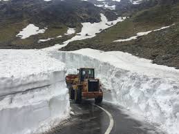 Decizia a fost determinata de conditiile meteorologice nefavorabile. Zapada De Pe Transfagarasan Are 5 Metri Inaltime Desi E Sfarsitul Lunii Mai Cnair Pregateste Soseaua Pentru Redeschidere Stirileprotv Ro