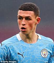 The protagonists of the 2021 men's haircuts are the shaves made with modern techniques and drawings on the sides that we had already seen among the coolest spring summer hairlooks. How Do So Many Footballers Have Stylish Haircuts During Lockdown Daily Mail Online