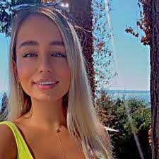 Leslie Shim's Instagram, Twitter & Facebook