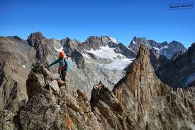 Hébergement, activités (ski, randonnée, vtt, balade.), point d'intérêts incontournables et guide pratique (accès, météo). Multi Pitch Climbing In Les Hautes Alpes 3 Day Trip Ifmga Uiagm Leader
