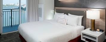 Clearwater Fl Beach Hotel Springhill Suites Clearwater Beach In 2020 Lounge Areas Hotel Rewards Hotel