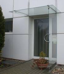 Vordach Und Seitlicher Regenschutz Aus Sicherheits Glas Und Edelstahl Vordach Glasvorbau Vordach Hauseingang