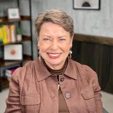 Robin Elledge's Instagram, Twitter & Facebook