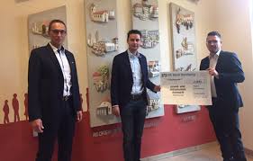 Bamberger straße 20, 96103 hallstadt (gaustadt) vr bank bamberg eg geschäftsstelle leesten raiffeisenstraße 4, 96129 strullendorf. 2 000 Euro Fur Digitalprojekt Der Schulen In Baunach Nachrichten Am Ort