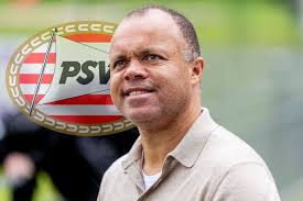 Technisch directeur Earnest Stewart van PSV: 'De druk om de ploeg te  versterken, voelde ik al voor de eerste training van het seizoen'