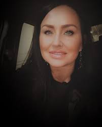 Meet Mandi, our newest member to our Sambuco Team! Mandi is a North  Carolina native with over 16 years of experience in the hair industry.  She's honed her craft to perfection, specializing