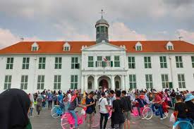 Salah satu spot menarik di dalam museum ini adalah di aula besar berlantai kayu yang memamerkan beberapa gambaran sejarah kota jakarta. Museum Fatahillah Masih Favorit Masyarakat Gaya Hidup