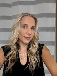 Ever wonder what a day in the life of Abigail Klein (Stephanie) looks like?  Well, her on-screen other half has some thoughts... 🎤