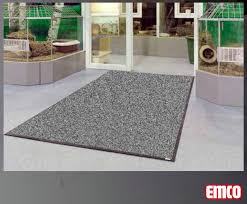 Auch wenn diese emco matte offensichtlich einen etwas erhöhten preis im vergleich zu den matte konkurrenten hat, spiegelt sich dieser preis in jeder hinsicht in den aspekten langer haltbarkeit und. Emco Teppichmatten Emco Matten Bauspezialartikel De