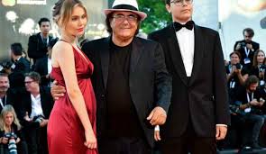 Jasmine, la piccola carrisi figlia di al bano e loredana lecciso, parla di sé a 'vieni da me' con le canzoni che raccontano i. Jasmine Carrisi A The Voice Senior Al Bano Sbotta Ora Basta