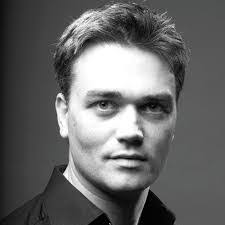 Ed Gardner's Instagram, Twitter & Facebook