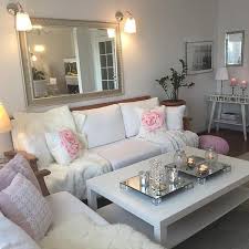 Selain itu ada beberapa warna lain agar tampak lebih hidup dan hangat. Cara Mendekorasi Rumah Untuk Persiapan Lebaran Idul Fitri Agar Terlihat Lebih Megah Dan Asri Homeshabby Com Design Home Plans Home Decorating And Interior Design