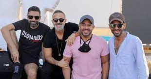 طلب الفنان محمد حماقي خلال فقرته الفنية في الحفل الذي يحييه ويقام حالياً في التجمع الخامس من الجمهور إطفاء الأنوار وإشعال كشافات الموبيلات ليغني على أضوئها أغنيته الشهيرة مابلاش. Ieh7qdkx6sjitm